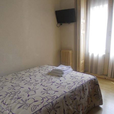 Hostal Olga Мадрид Экстерьер фото