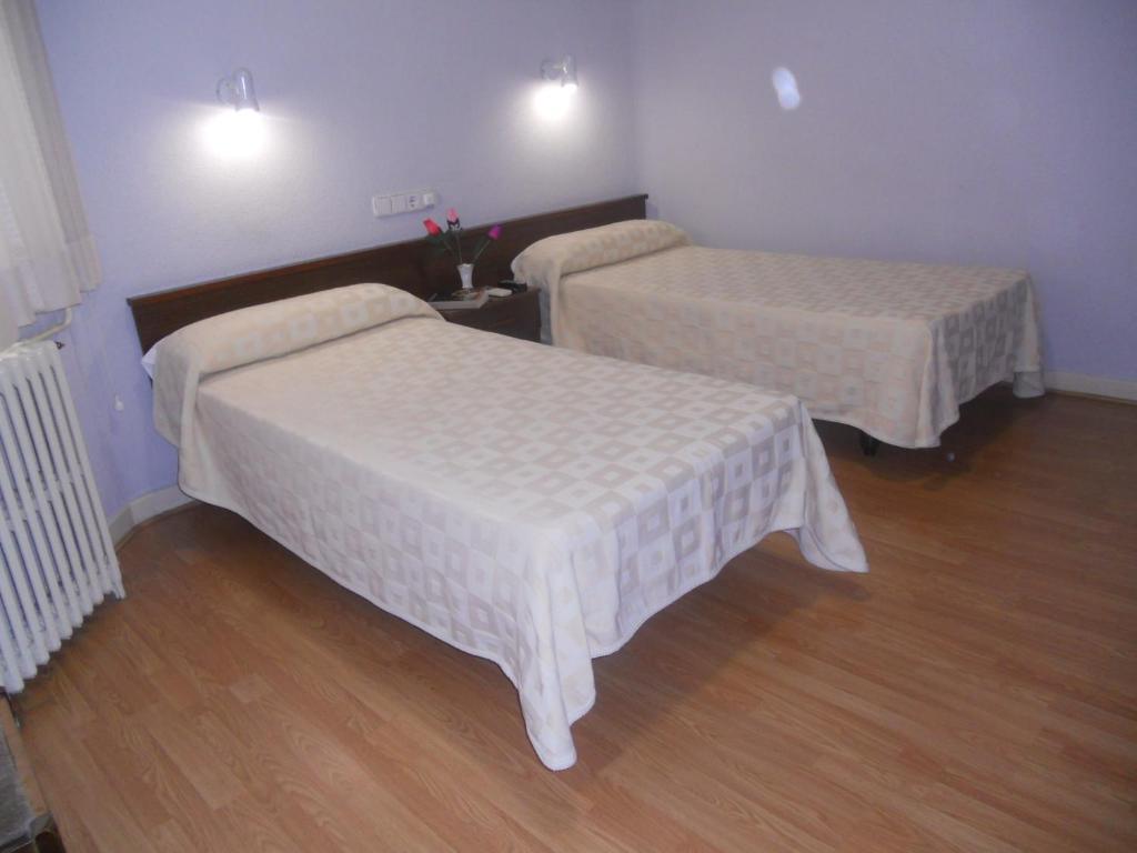Hostal Olga Мадрид Экстерьер фото