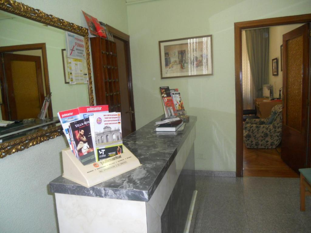 Hostal Olga Мадрид Экстерьер фото