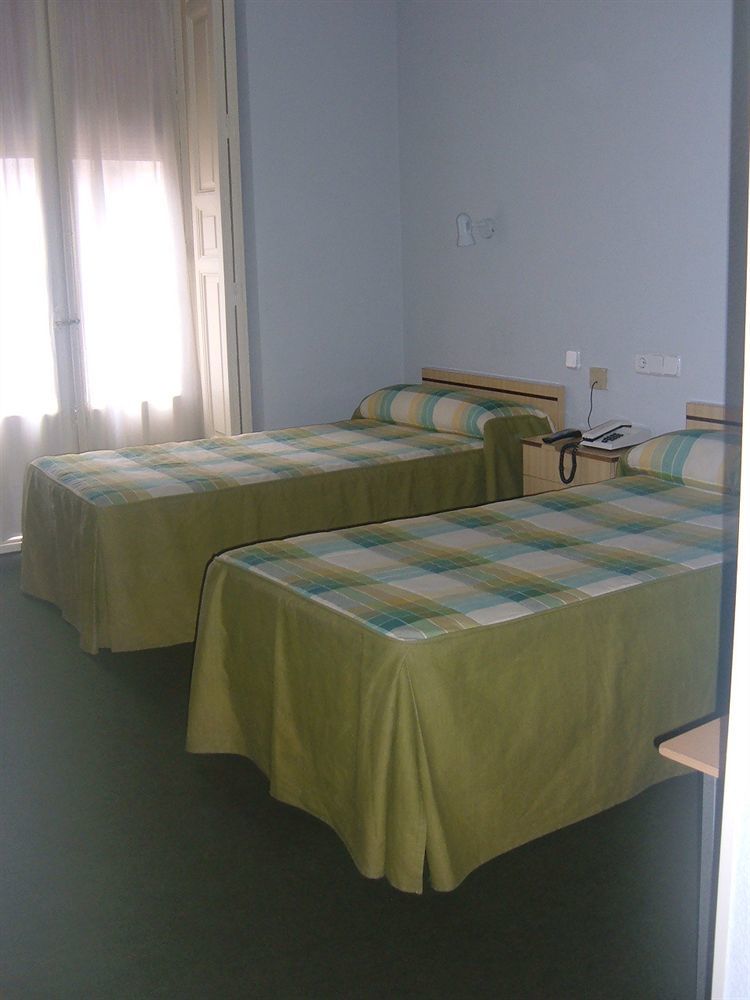 Hostal Olga Мадрид Экстерьер фото