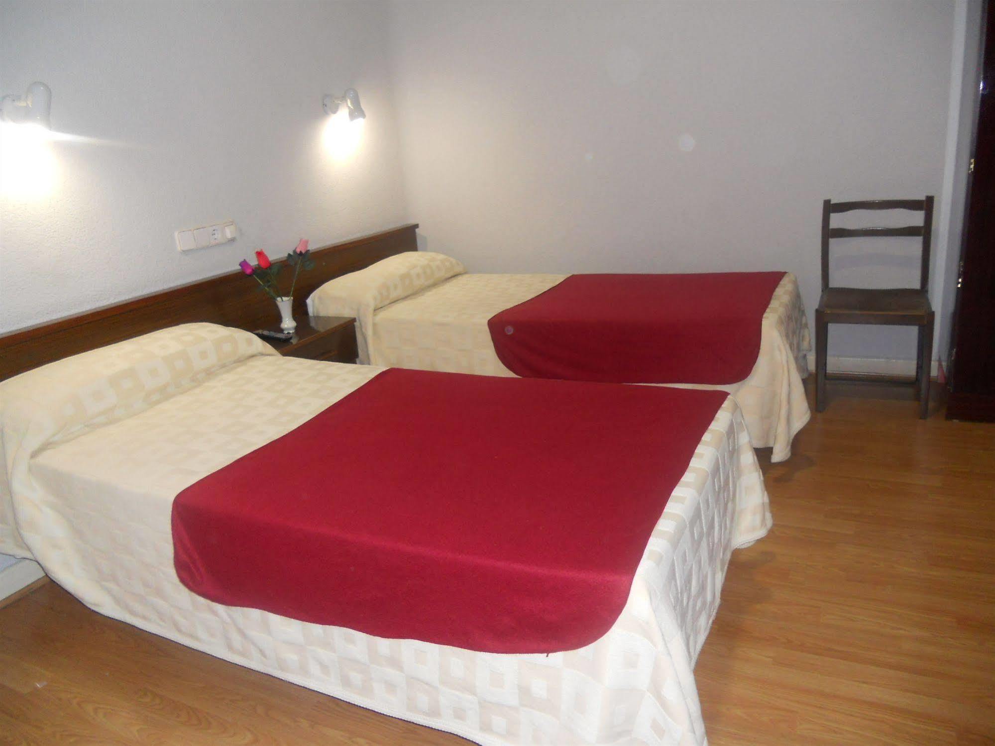 Hostal Olga Мадрид Экстерьер фото