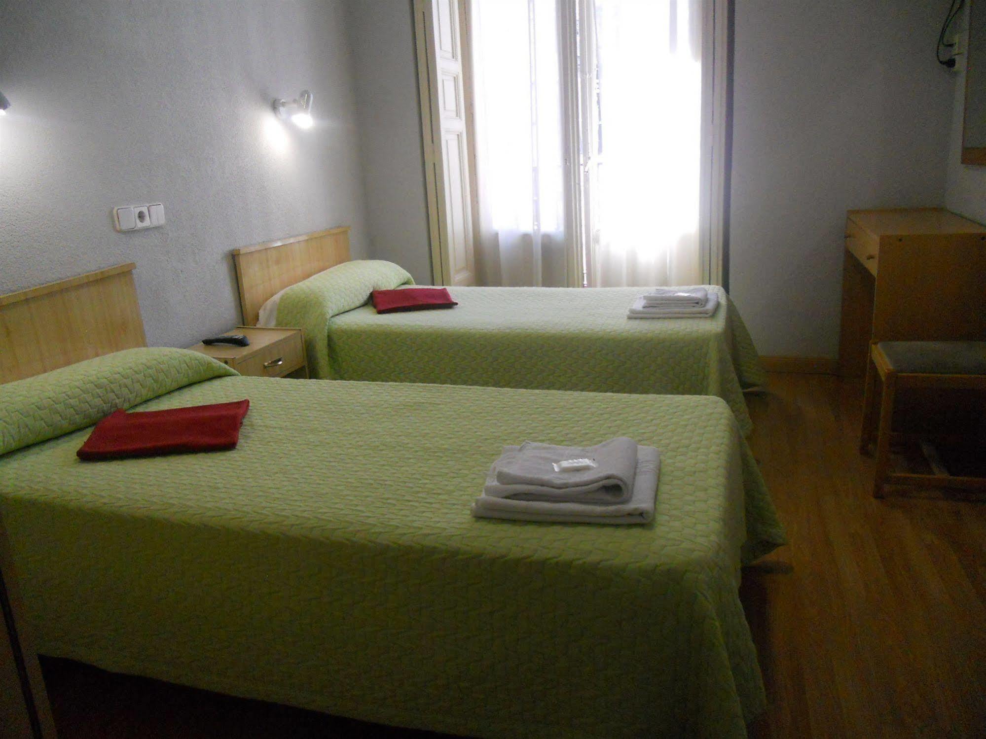 Hostal Olga Мадрид Экстерьер фото